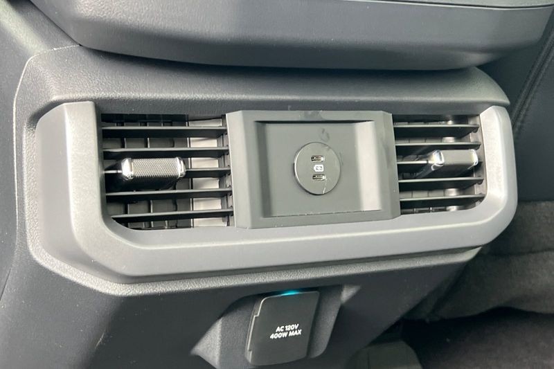 Ford F-150 Vehicle Full-screen Gallery Image 13