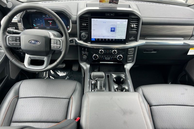 Ford F-150 Vehicle Full-screen Gallery Image 14