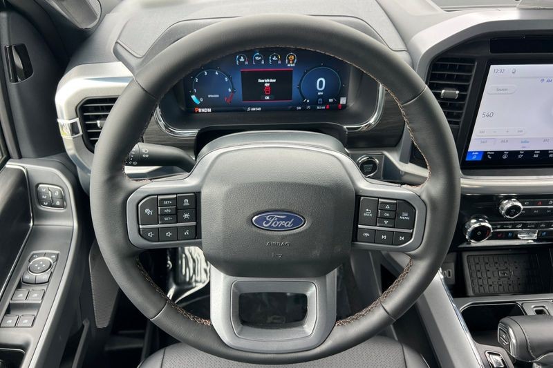 Ford F-150 Vehicle Full-screen Gallery Image 15