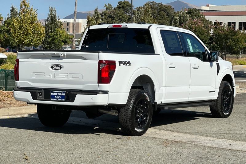 Ford F-150 Vehicle Full-screen Gallery Image 03