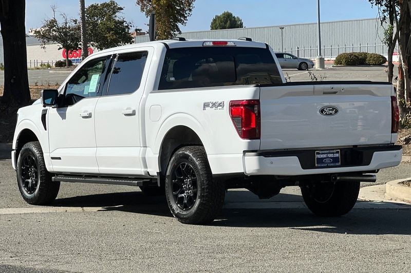 Ford F-150 Vehicle Full-screen Gallery Image 05