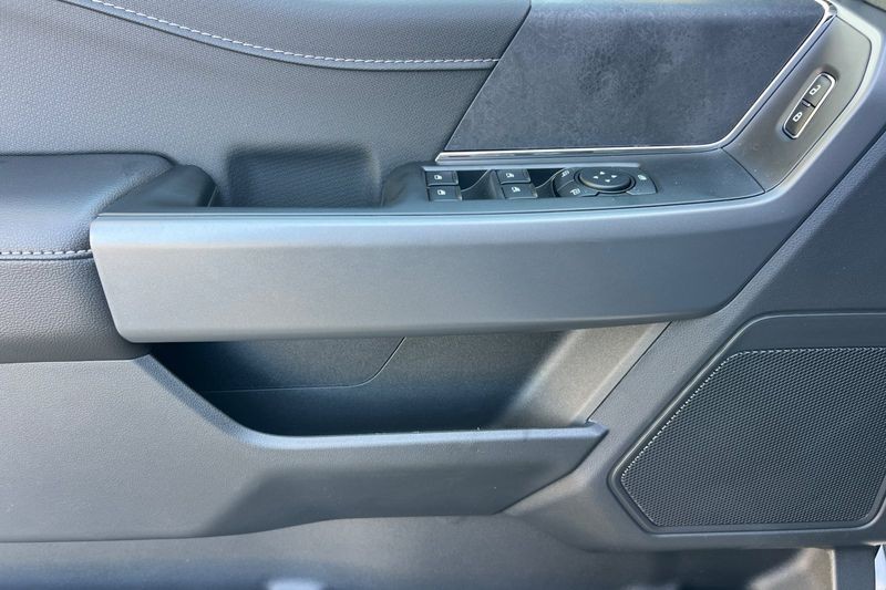 Ford F-150 Vehicle Full-screen Gallery Image 10