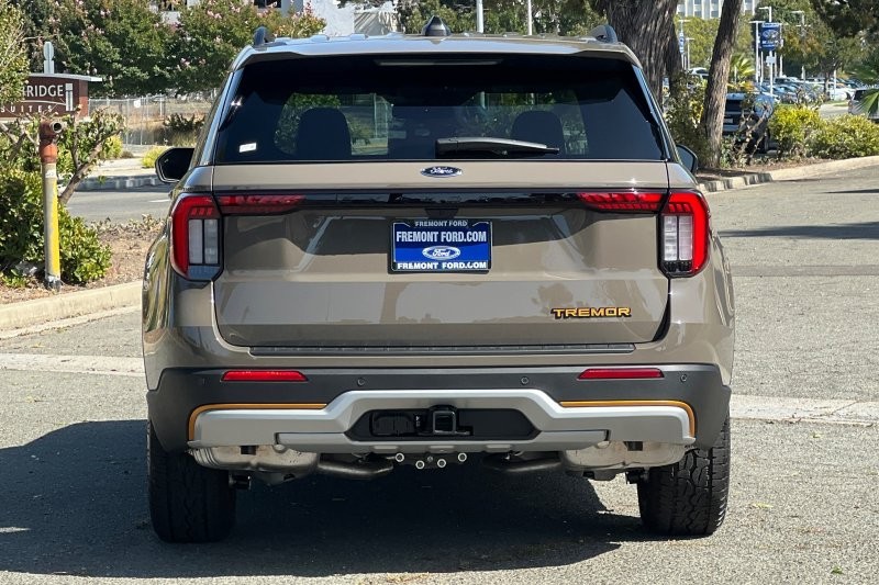 Ford Explorer Vehicle Full-screen Gallery Image 04