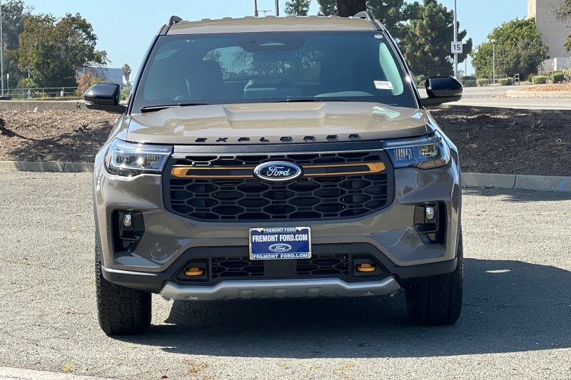 Ford Explorer Vehicle Full-screen Gallery Image 08