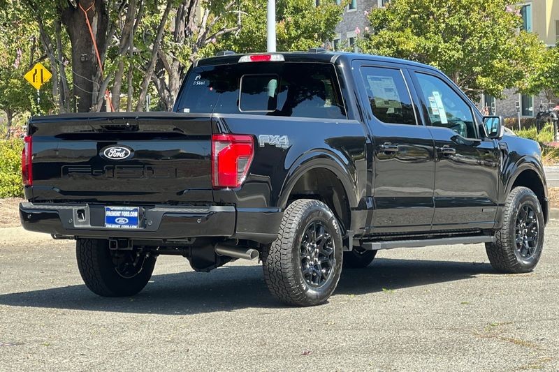 Ford F-150 Vehicle Full-screen Gallery Image 03