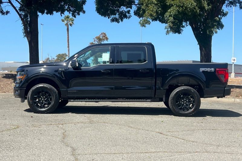 Ford F-150 Vehicle Full-screen Gallery Image 06