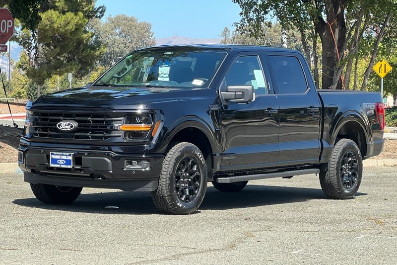 Ford F-150 Vehicle Full-screen Gallery Image 07