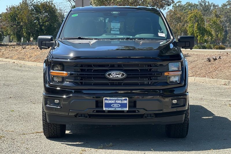 Ford F-150 Vehicle Full-screen Gallery Image 08