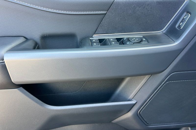 Ford F-150 Vehicle Full-screen Gallery Image 10