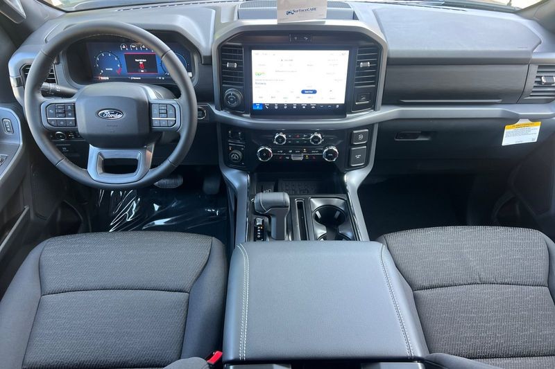 Ford F-150 Vehicle Full-screen Gallery Image 14