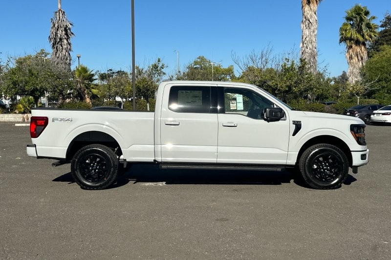 Ford F-150 Vehicle Full-screen Gallery Image 02