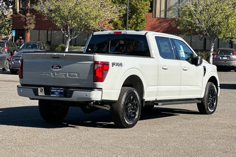 Ford F-150 Vehicle Full-screen Gallery Image 03