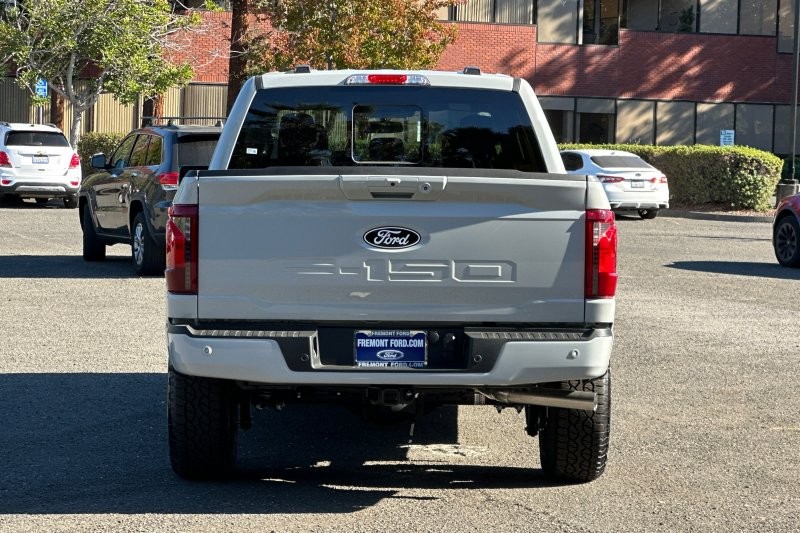 Ford F-150 Vehicle Full-screen Gallery Image 04