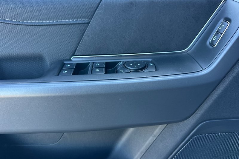 Ford F-150 Vehicle Full-screen Gallery Image 10