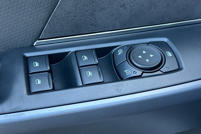 Ford F-150 Vehicle Full-screen Gallery Image 11