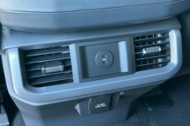 Ford F-150 Vehicle Full-screen Gallery Image 13