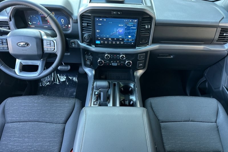 Ford F-150 Vehicle Full-screen Gallery Image 14
