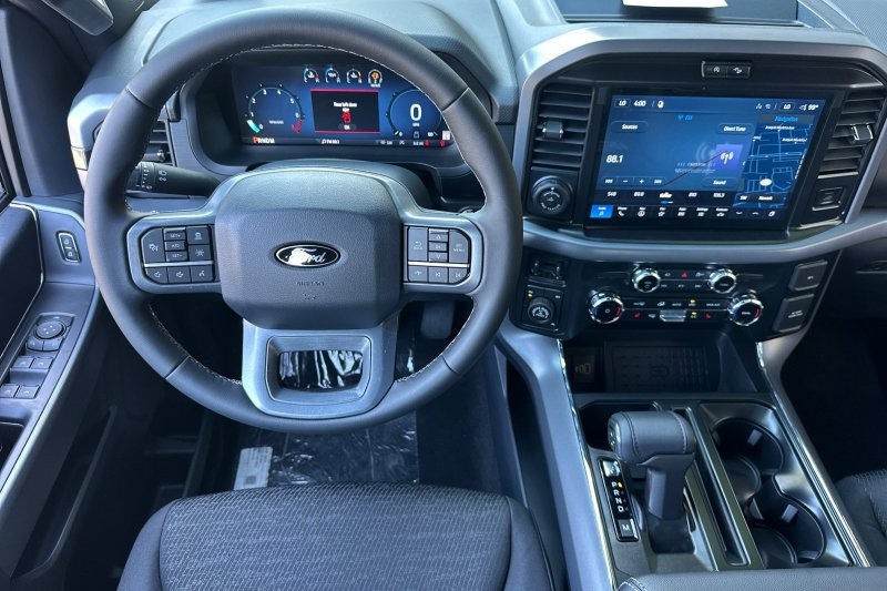 Ford F-150 Vehicle Full-screen Gallery Image 15