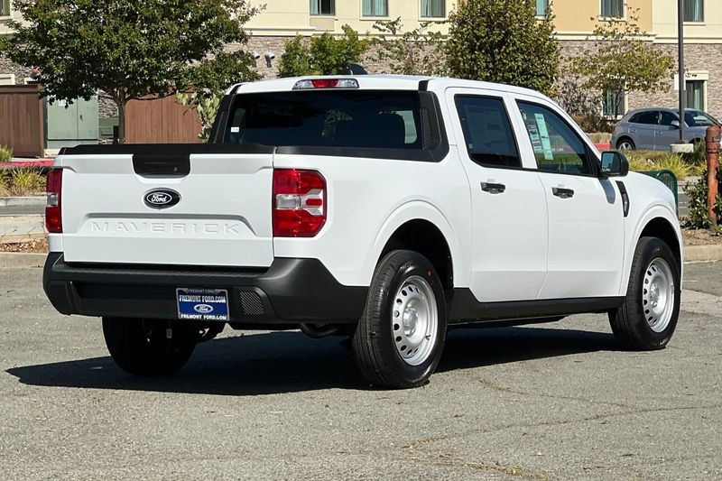 Ford Maverick Vehicle Full-screen Gallery Image 03