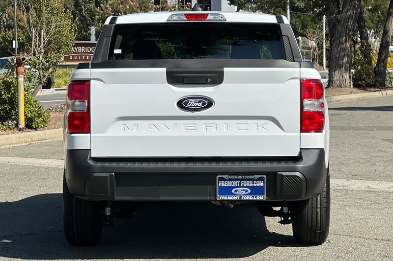 Ford Maverick Vehicle Full-screen Gallery Image 04