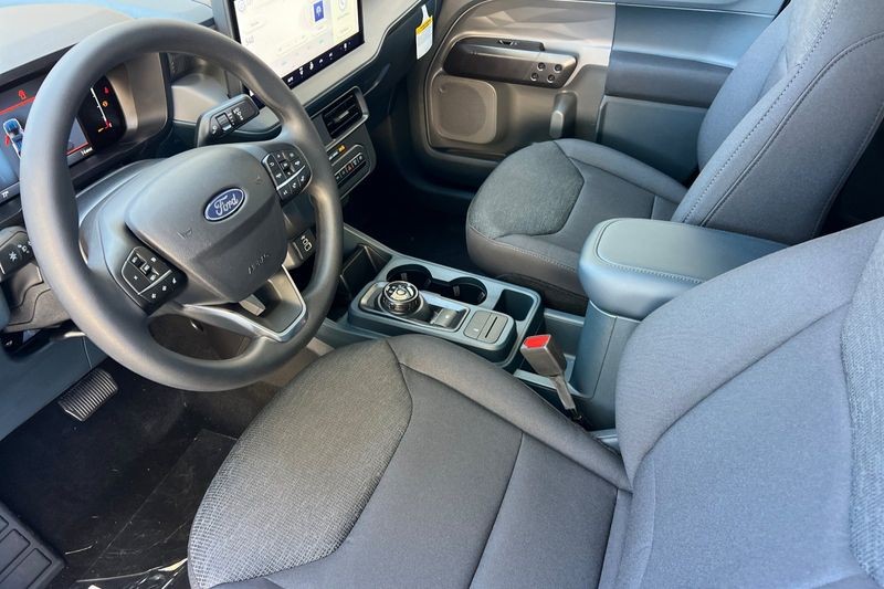 Ford Maverick Vehicle Full-screen Gallery Image 09