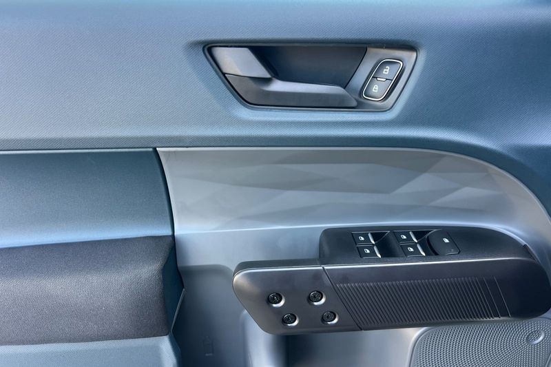 Ford Maverick Vehicle Full-screen Gallery Image 10
