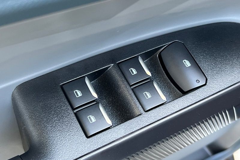 Ford Maverick Vehicle Full-screen Gallery Image 11