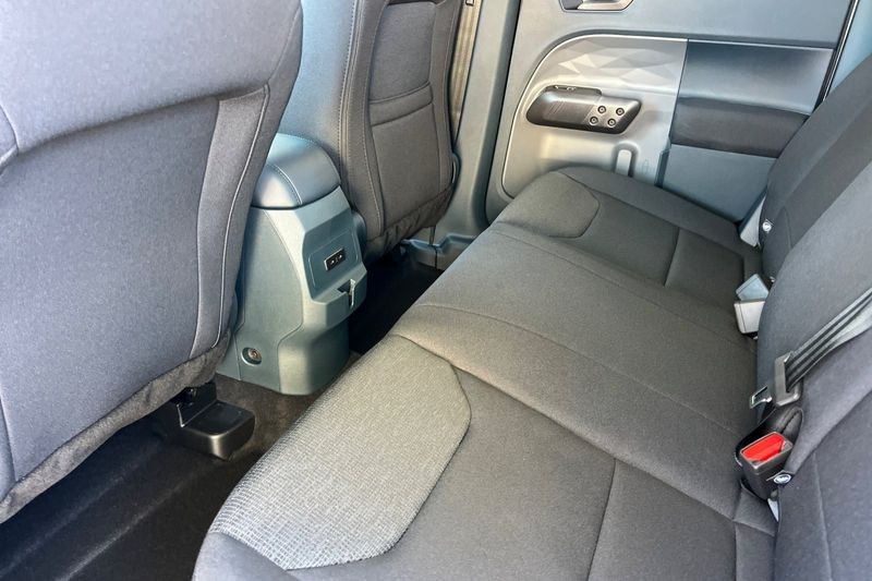 Ford Maverick Vehicle Full-screen Gallery Image 12