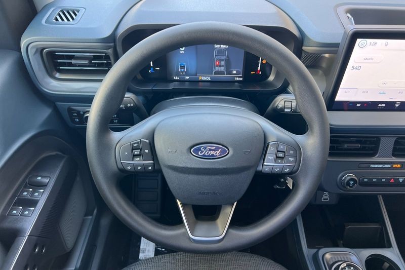 Ford Maverick Vehicle Full-screen Gallery Image 15