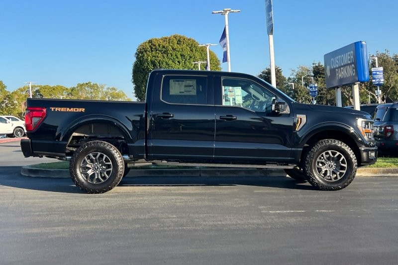 Ford F-150 Vehicle Full-screen Gallery Image 02