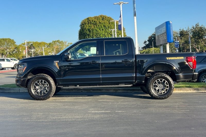 Ford F-150 Vehicle Full-screen Gallery Image 06