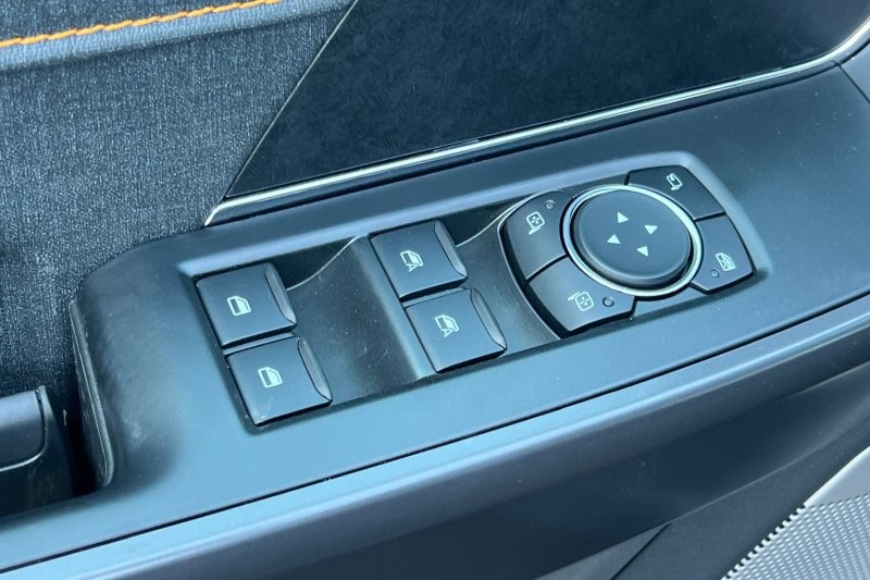 Ford F-150 Vehicle Full-screen Gallery Image 11