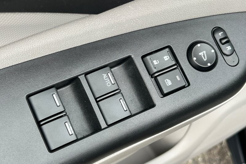 Honda CR-V Vehicle Full-screen Gallery Image 11