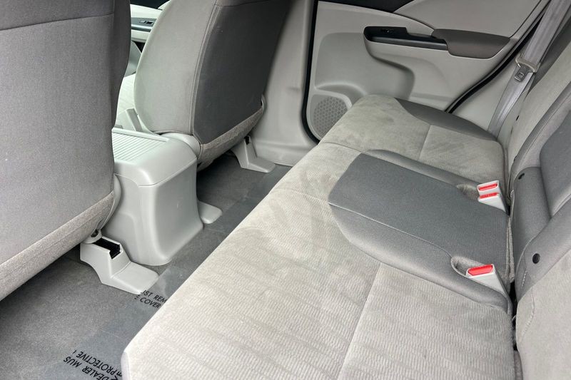 Honda CR-V Vehicle Full-screen Gallery Image 13