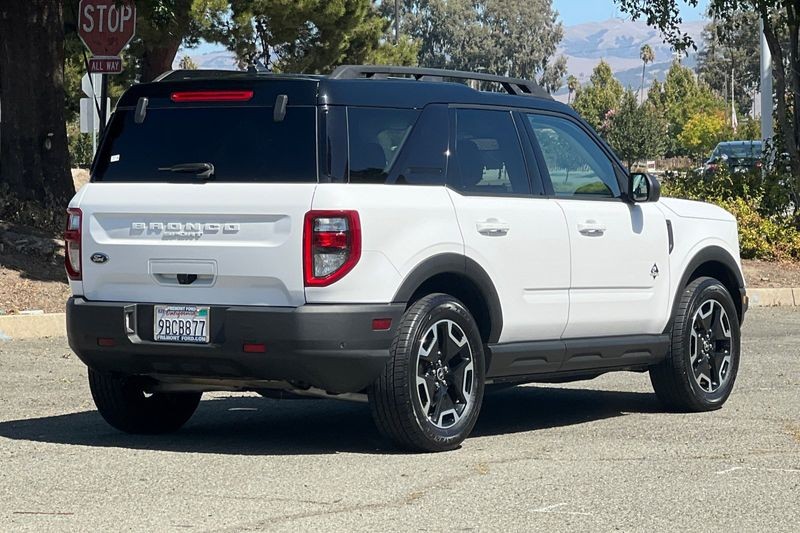 Ford Bronco Sport Vehicle Full-screen Gallery Image 03