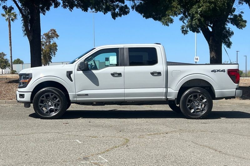 Ford F-150 Vehicle Full-screen Gallery Image 06