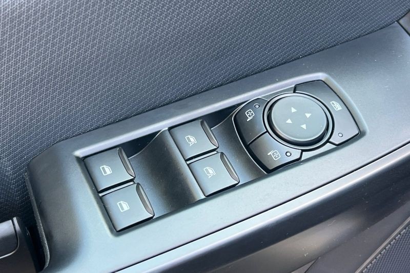 Ford F-150 Vehicle Full-screen Gallery Image 11