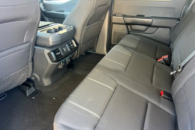 Ford F-150 Vehicle Full-screen Gallery Image 12