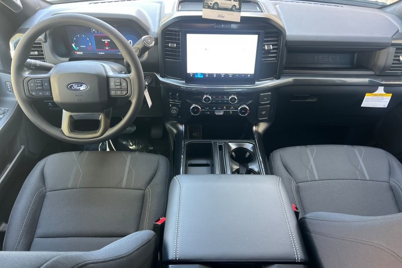 Ford F-150 Vehicle Full-screen Gallery Image 14