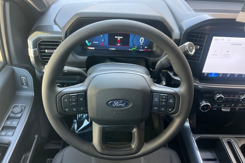 Ford F-150 Vehicle Full-screen Gallery Image 15