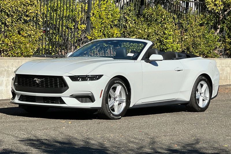 Ford Mustang Vehicle Full-screen Gallery Image 07