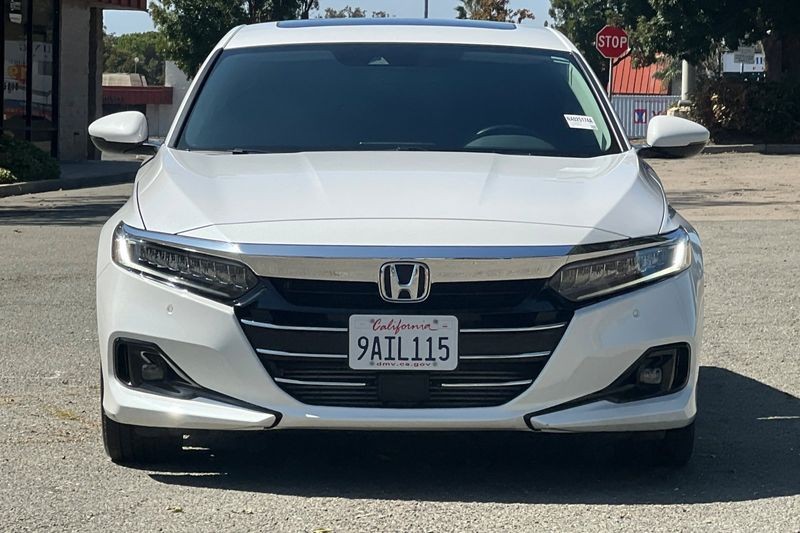 Honda Accord Vehicle Full-screen Gallery Image 09