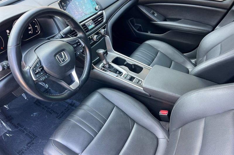 Honda Accord Vehicle Full-screen Gallery Image 10