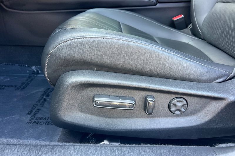 Honda Accord Vehicle Full-screen Gallery Image 13