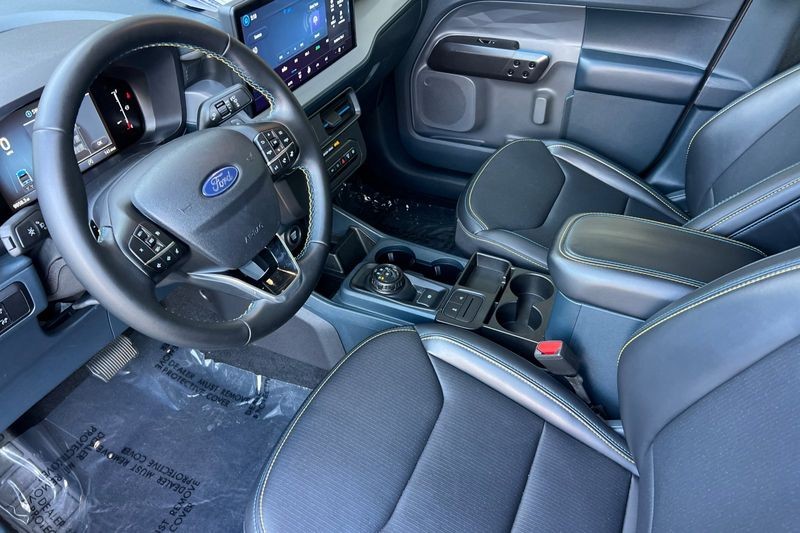 Ford Maverick Vehicle Full-screen Gallery Image 10