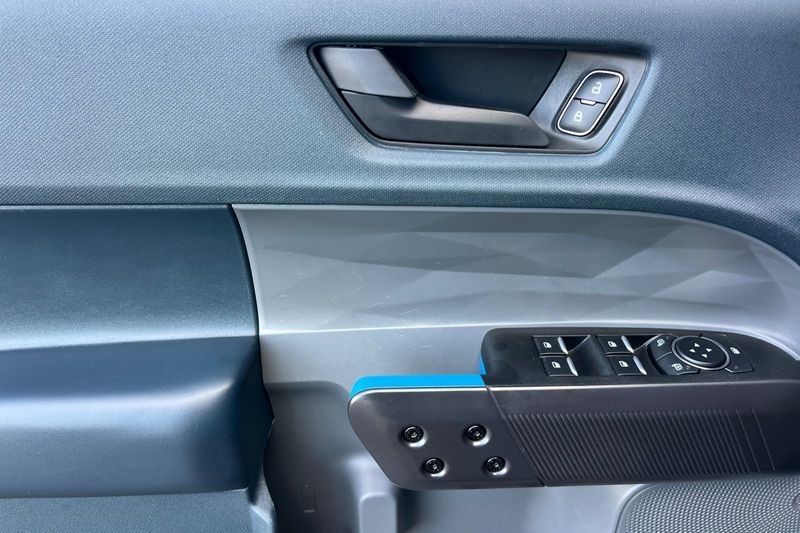 Ford Maverick Vehicle Full-screen Gallery Image 11