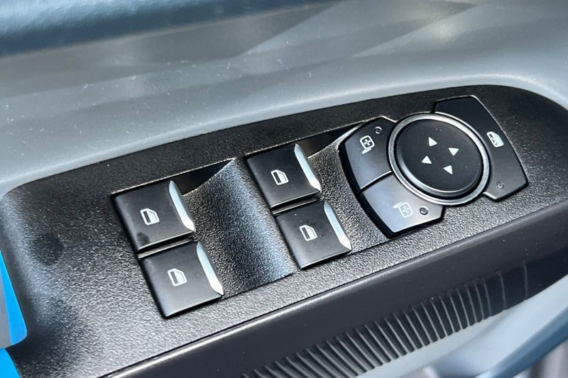 Ford Maverick Vehicle Full-screen Gallery Image 12