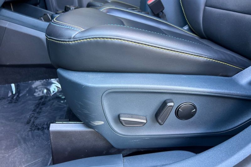 Ford Maverick Vehicle Full-screen Gallery Image 13
