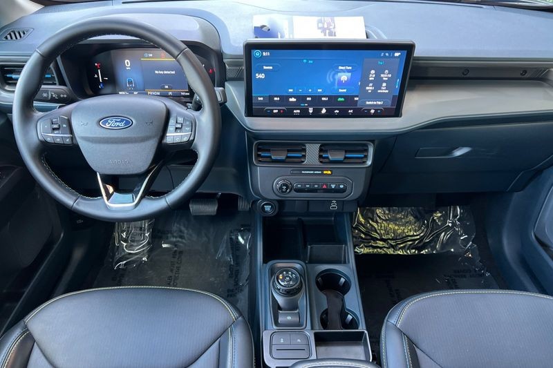 Ford Maverick Vehicle Full-screen Gallery Image 15