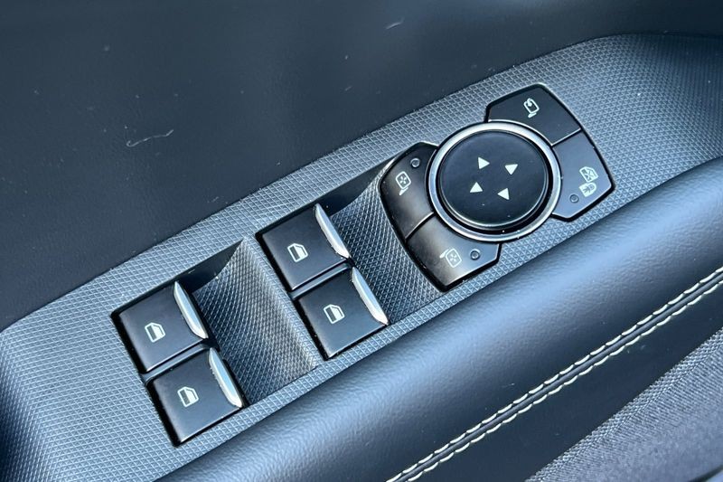Ford Mustang Mach-E Vehicle Full-screen Gallery Image 12